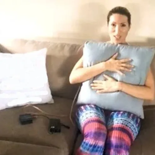 The SoundWell Vibroacoustic Hug-Me Pillow with Low Sound Frequency and Vibrations Waves The SoundWell Vibroacoustic Hug-Me Pillow with Low Sound Frequency and Vibrations Waves