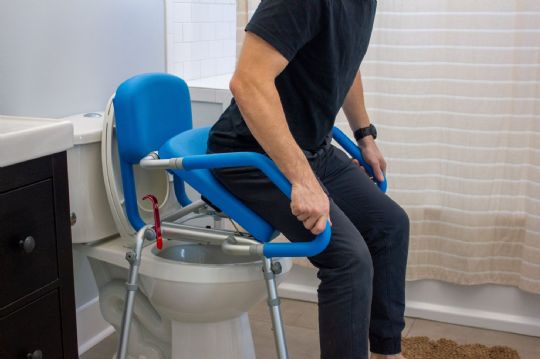 The stand assist function allows the user to independently stand with the help of the armrests.